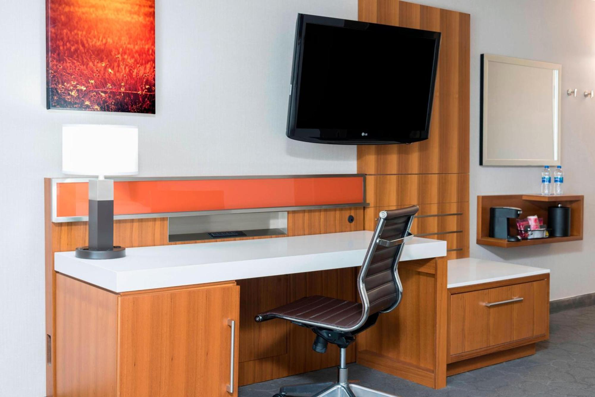 Sonesta Hotel Grand Rapids Airport Kentwood Esterno foto